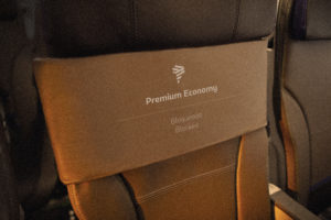 Detail of the blocked middle seat patch / Detalle parche de asiento del medio bloqueado 